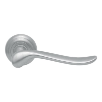 691R Rondo deurkruk op rozet rechtswijzend, satinchrome 