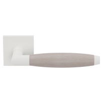 GPF4001.62-H3 Ika XL deurkruk wit/ eiken whitewash haaks met trapezium eindknop op vierkante rozet