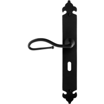 GPF6260.60L smeedijzer zwarte deurkruk Lumi op langschild BB56 291x41x4mm, linkswijzend